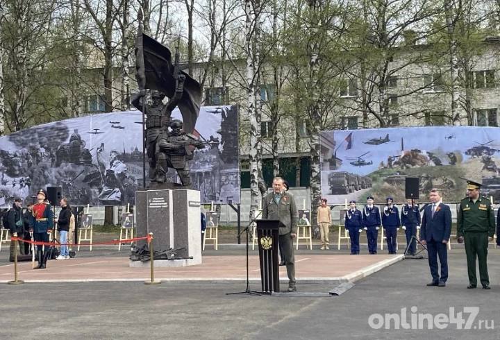 В Сертолово проходит торжественное открытие памятника участникам СВО группировки «Север»