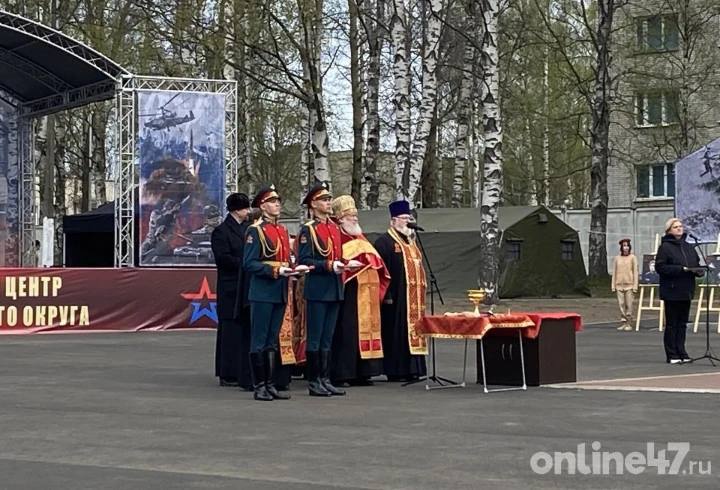 В Сертолово проходит торжественное открытие памятника участникам СВО группировки «Север» В Сертолово проходит торжественное открытие памятника участникам СВО группировки «Север»