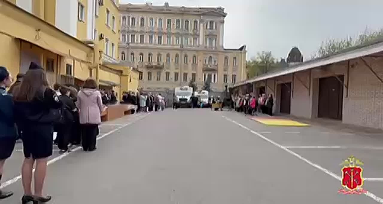 В Адмиралтейском районе Санкт-Петербурга полицейские провели торжественное мероприятие, посвященное 81-й годовщине Великой Победы