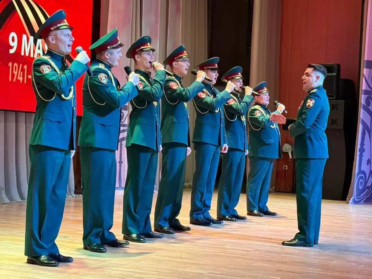 В Архангельске военнослужащий отряда специального назначения «Ратник» Северо-Западного округа Росгвардии поздравил 103-летнего ветерана Великой Отечественной войны Елизавету Юн с 81-й годовщиной Победы в Великой... В Архангельске военнослужащий отряда специального назначения «Ратник» Северо-Западного округа Росгвардии поздравил 103-летнего ветерана Великой Отечественной войны Елизавету Юн с 81-й годовщиной Победы в Великой...