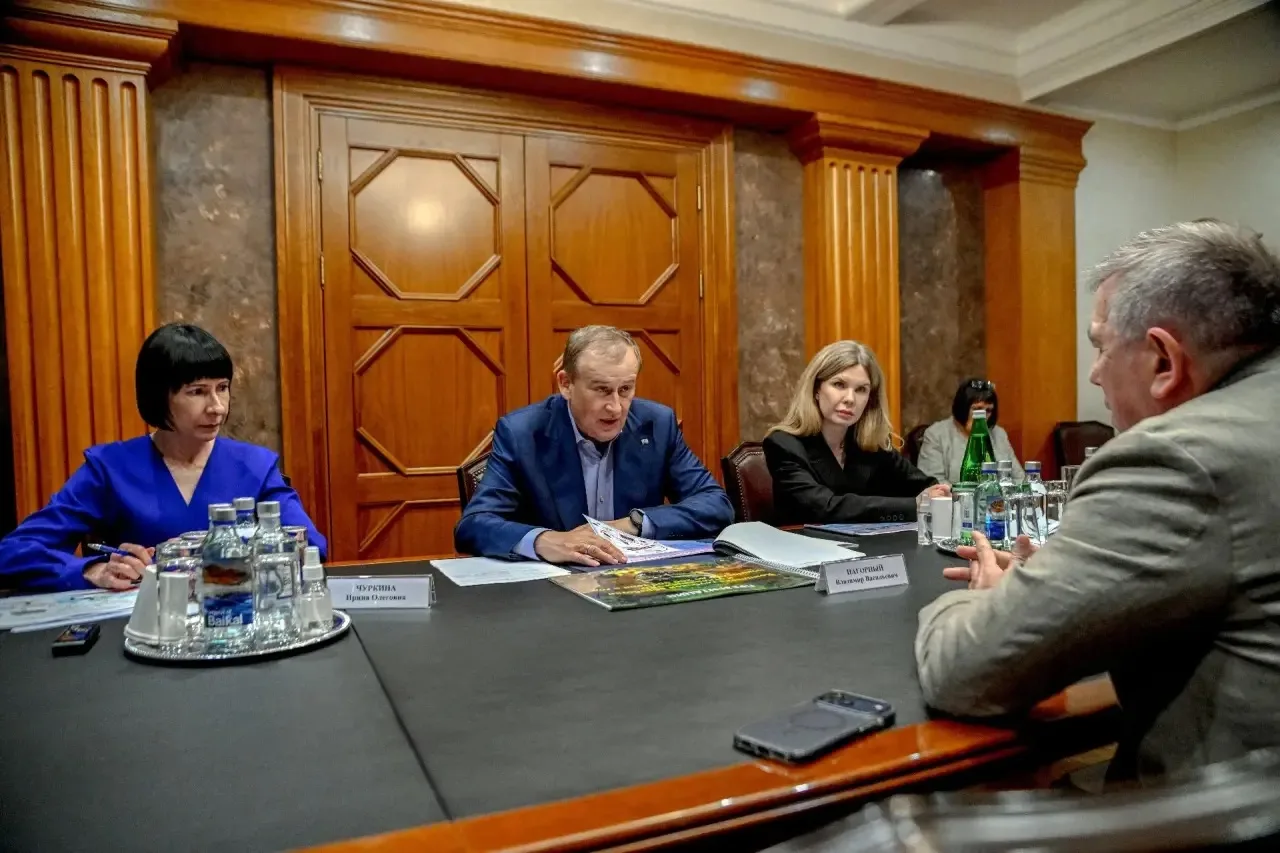 Александр Дрозденко: Провел встречу с представителем компании «ЭкоСити»