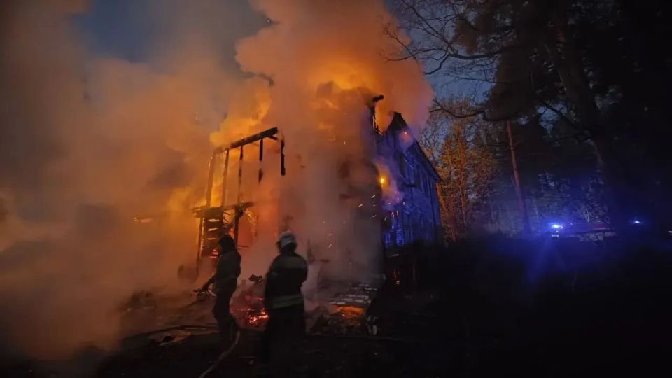 За прошедшие сутки подразделения территориального пожарно-спасательного гарнизона Ленинградской области реагировали на 8 оперативных событий: За прошедшие сутки подразделения территориального пожарно-спасательного гарнизона Ленинградской области реагировали на 8 оперативных событий: