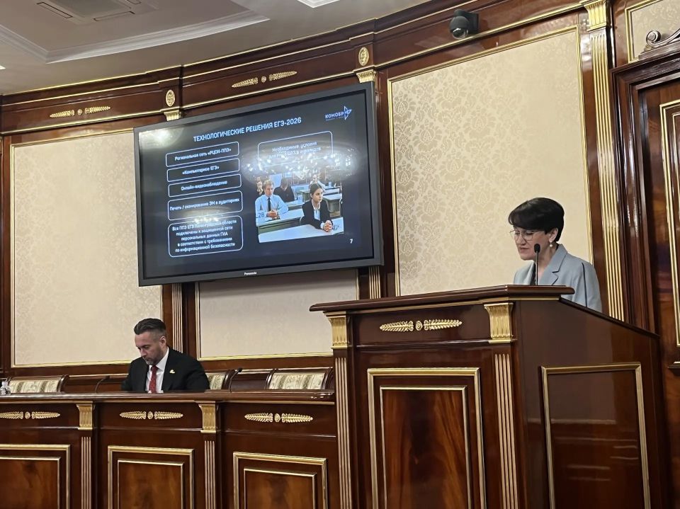 100% выпускников 11-х классов по результатам итогового сочинения получили допуск к сдаче ЕГЭ, 99,9% выпускников 9-х классов — к ОГЭ, об этом в ходе аппаратного совещания доложила председатель комитета общего и...