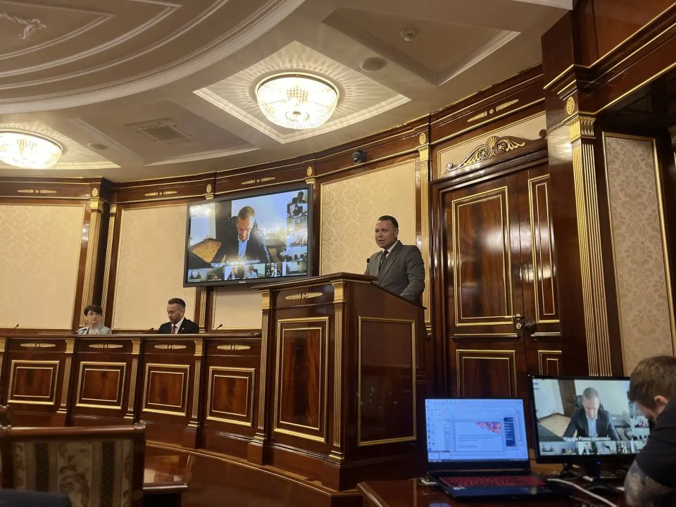 Почти 50% жителей от плана вакцинации уже привиты от клещей, — об этом на аппаратном совещании доложил председатель комитета по здравоохранению Александр Жарков