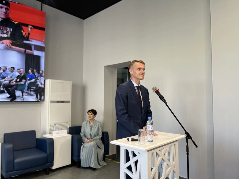 Лекторы общества «Знание» провели семинар для более чем 100 сотрудников социальных служб и организаций Ленинградской области, оказывающих поддержку ветеранам СВО