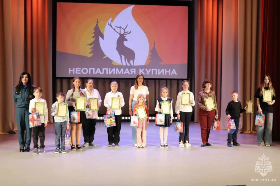 В Киришском Дворце творчества состоялась торжественная церемония награждения победителей и призёров муниципального этапа Всероссийского конкурса детско-юношеского творчества по пожарной безопасности «Неопалимая купина»