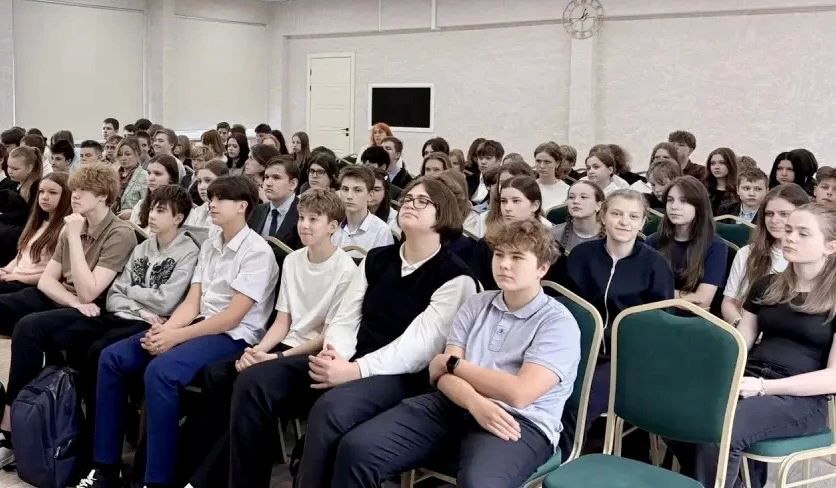 Следователь следственного отдела по Выборгскому району провела для учащихся школы познавательный урок Следователь следственного отдела по Выборгскому району провела для учащихся школы познавательный урок
