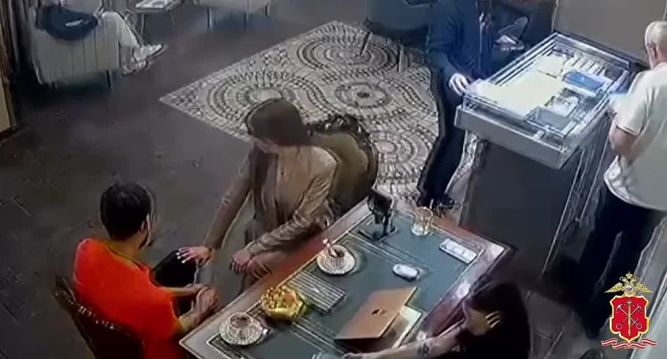 Подозреваемый в краже кольца стоимостью более миллиона рублей задержан петербургскими оперативниками в Москве
