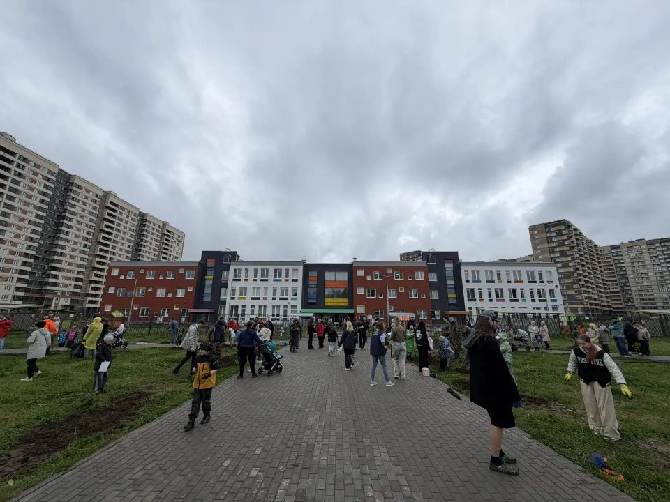 В Мурино высадили кусты сирени с участием многодетных семей Ленобласти В Мурино высадили кусты сирени с участием многодетных семей Ленобласти