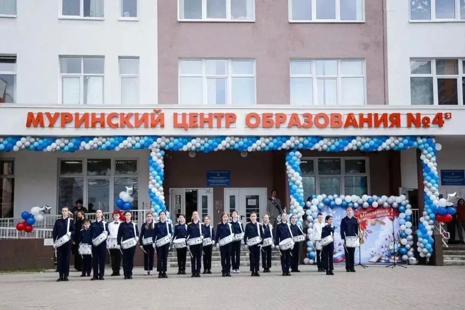 Сотрудники следственного управления СК России по Ленинградской области приняли участие в празднике «Последний звонок» для кадетов профильного кадетского класса Сотрудники следственного управления СК России по Ленинградской области приняли участие в празднике «Последний звонок» для кадетов профильного кадетского класса