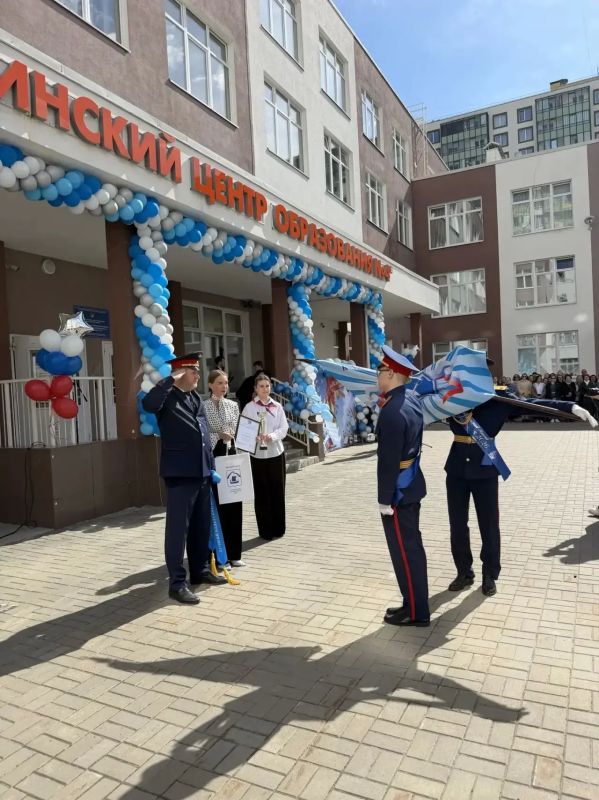 Сотрудники следственного управления СК России по Ленинградской области приняли участие в празднике «Последний звонок» для кадетов профильного кадетского класса Сотрудники следственного управления СК России по Ленинградской области приняли участие в празднике «Последний звонок» для кадетов профильного кадетского класса