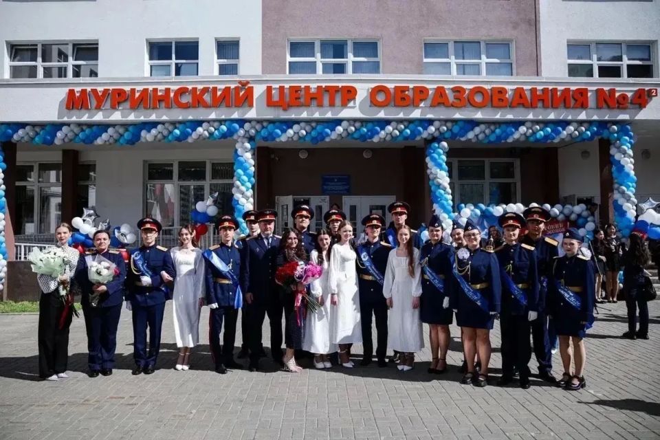 Сотрудники следственного управления СК России по Ленинградской области приняли участие в празднике «Последний звонок» для кадетов профильного кадетского класса Сотрудники следственного управления СК России по Ленинградской области приняли участие в празднике «Последний звонок» для кадетов профильного кадетского класса