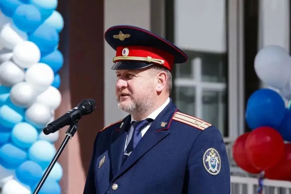 Сотрудники следственного управления СК России по Ленинградской области приняли участие в празднике «Последний звонок» для кадетов профильного кадетского класса Сотрудники следственного управления СК России по Ленинградской области приняли участие в празднике «Последний звонок» для кадетов профильного кадетского класса