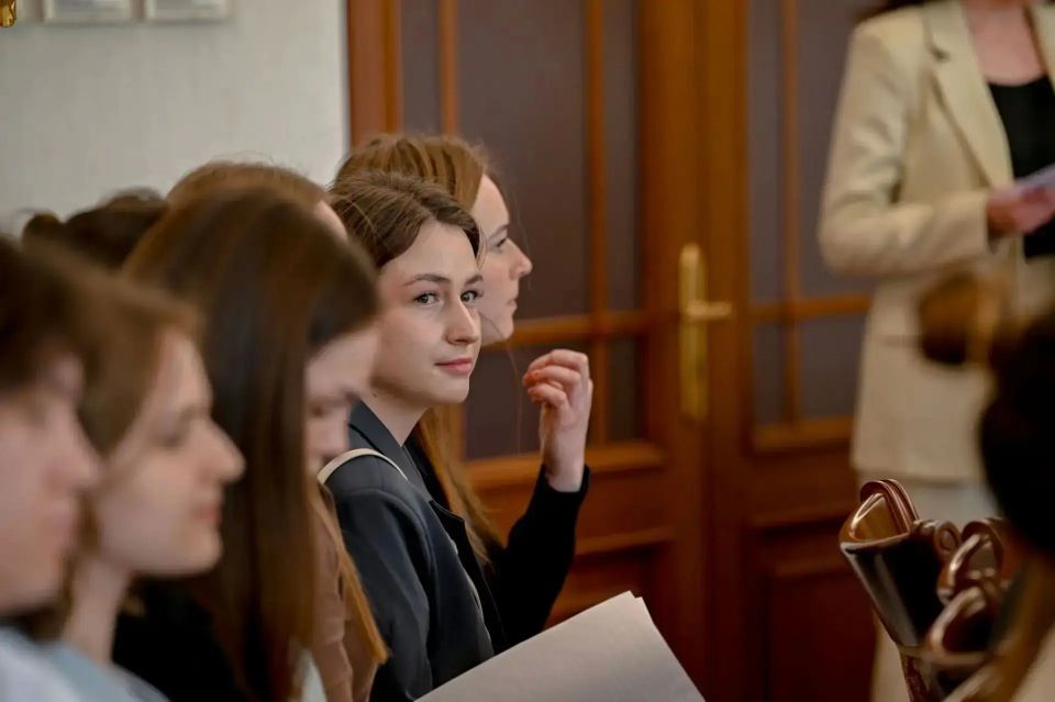 «Тихо, идут экзамены» — сегодня в Галерее Славы администрации Ленинградской области — конкурс для студентов, желающих поступить на гражданскую службу «Тихо, идут экзамены» — сегодня в Галерее Славы администрации Ленинградской области — конкурс для студентов, желающих поступить на гражданскую службу