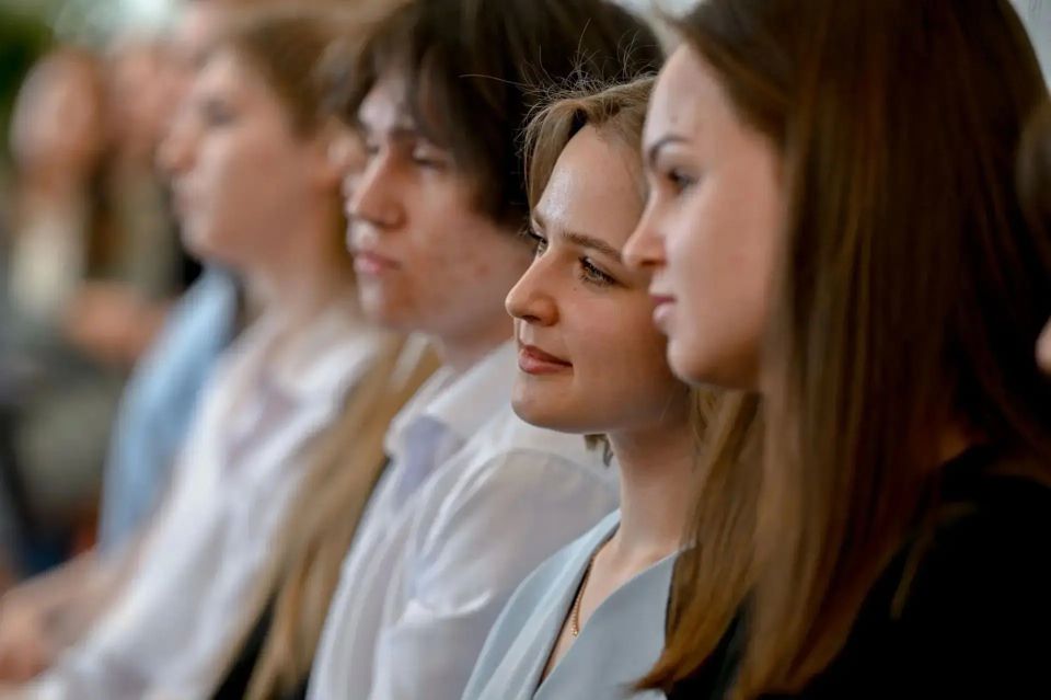 «Тихо, идут экзамены» — сегодня в Галерее Славы администрации Ленинградской области — конкурс для студентов, желающих поступить на гражданскую службу «Тихо, идут экзамены» — сегодня в Галерее Славы администрации Ленинградской области — конкурс для студентов, желающих поступить на гражданскую службу