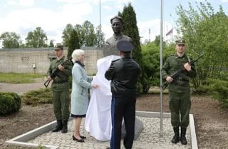 В Светогорске открыли памятник герою-пограничнику Андрею Коробицыну В Светогорске открыли памятник герою-пограничнику Андрею Коробицыну