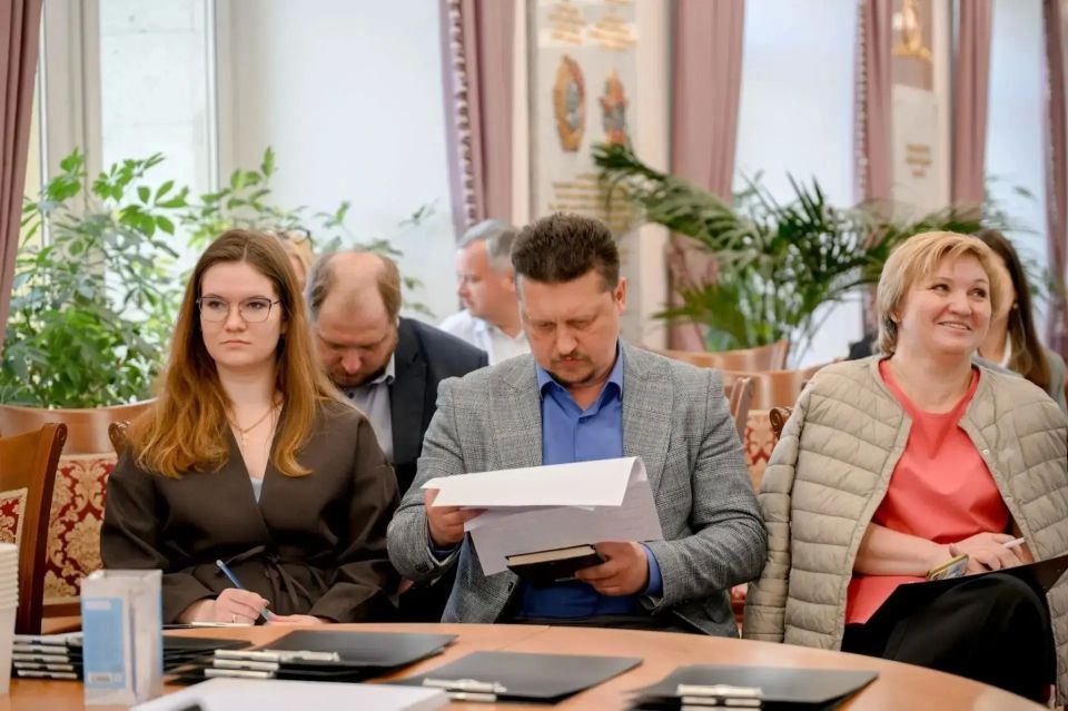 «Тихо, идут экзамены» — сегодня в Галерее Славы администрации Ленинградской области — конкурс для студентов, желающих поступить на гражданскую службу «Тихо, идут экзамены» — сегодня в Галерее Славы администрации Ленинградской области — конкурс для студентов, желающих поступить на гражданскую службу