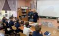 На базе средней общеобразовательной школы №3 для учеников второго класса состоялось познавательное занятие на противопожарную тематику, посвящённое профессии пожарного