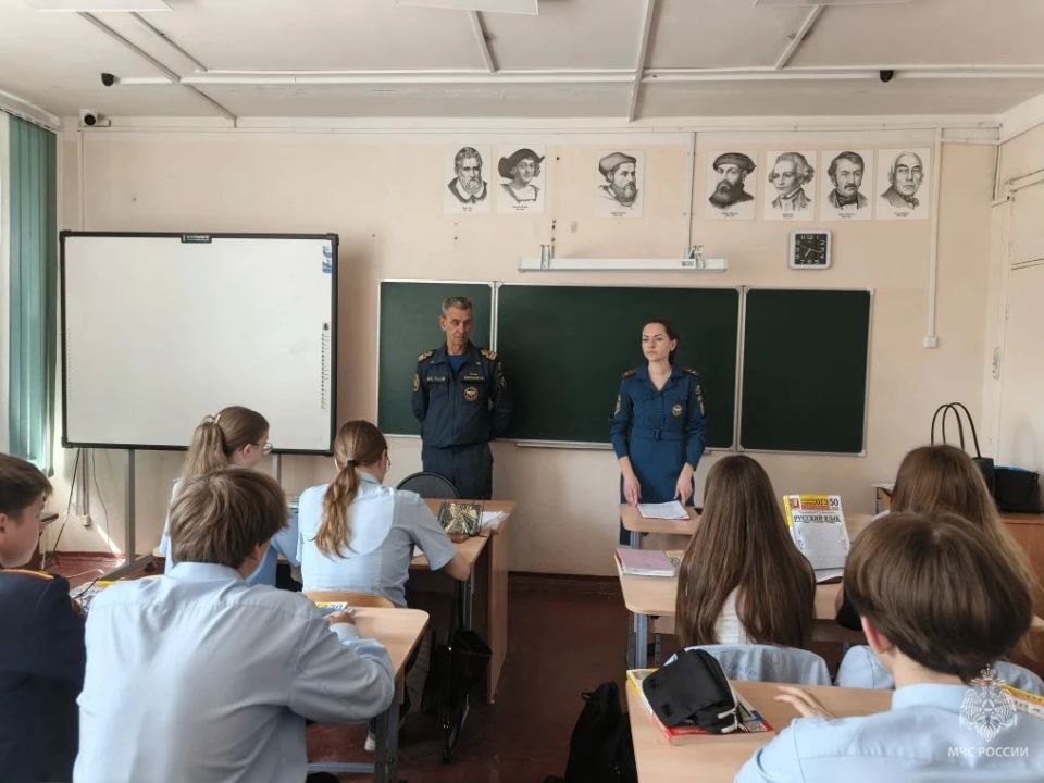 УРОКИ БЕЗОПАСНОСТИ В КАДЕТСКИХ КЛАССАХ: ВОДА, ОГОНЬ И СОВРЕМЕННЫЕ УГРОЗЫ УРОКИ БЕЗОПАСНОСТИ В КАДЕТСКИХ КЛАССАХ: ВОДА, ОГОНЬ И СОВРЕМЕННЫЕ УГРОЗЫ