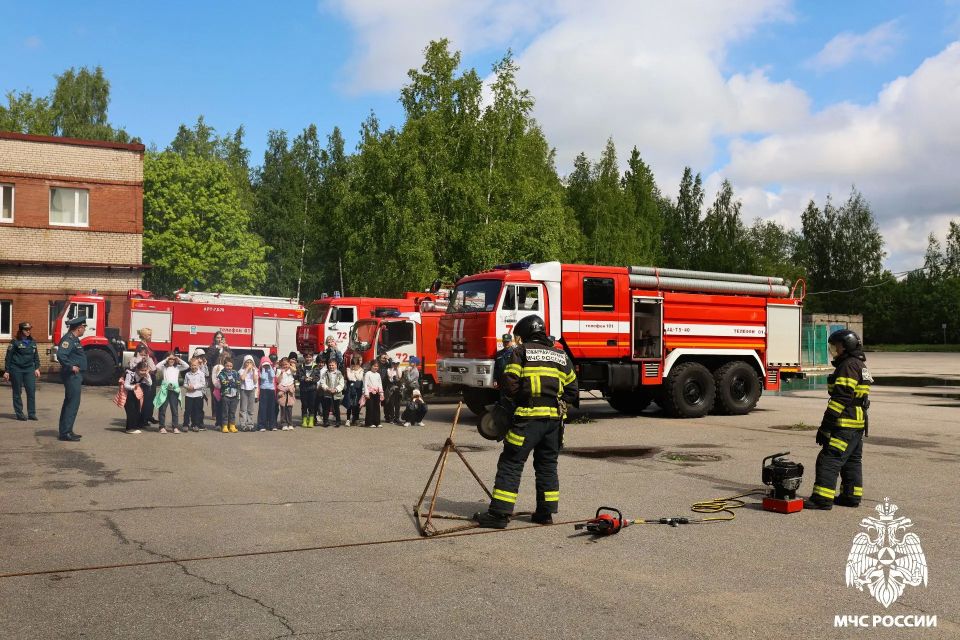 День открытых дверей на территории специализированной пожарно-спасательной части № 72 специального отдела № 19 Специального управления ФПС № 72 МЧС России День открытых дверей на территории специализированной пожарно-спасательной части № 72 специального отдела № 19 Специального управления ФПС № 72 МЧС России