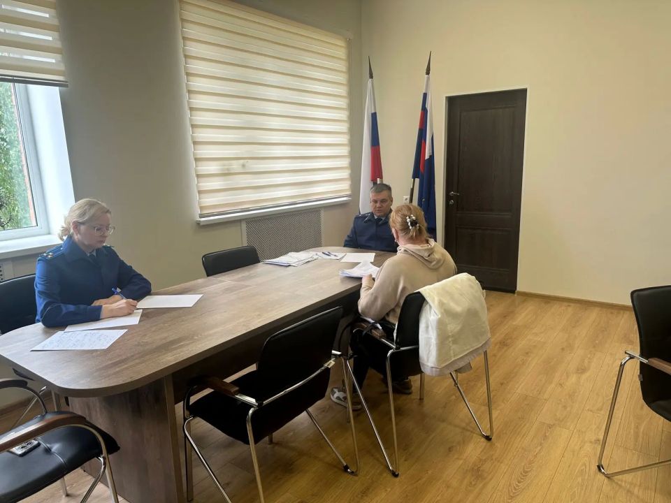 Прокурор Ленинградской области провёл приём граждан в городе Сосновый Бор Прокурор Ленинградской области провёл приём граждан в городе Сосновый Бор