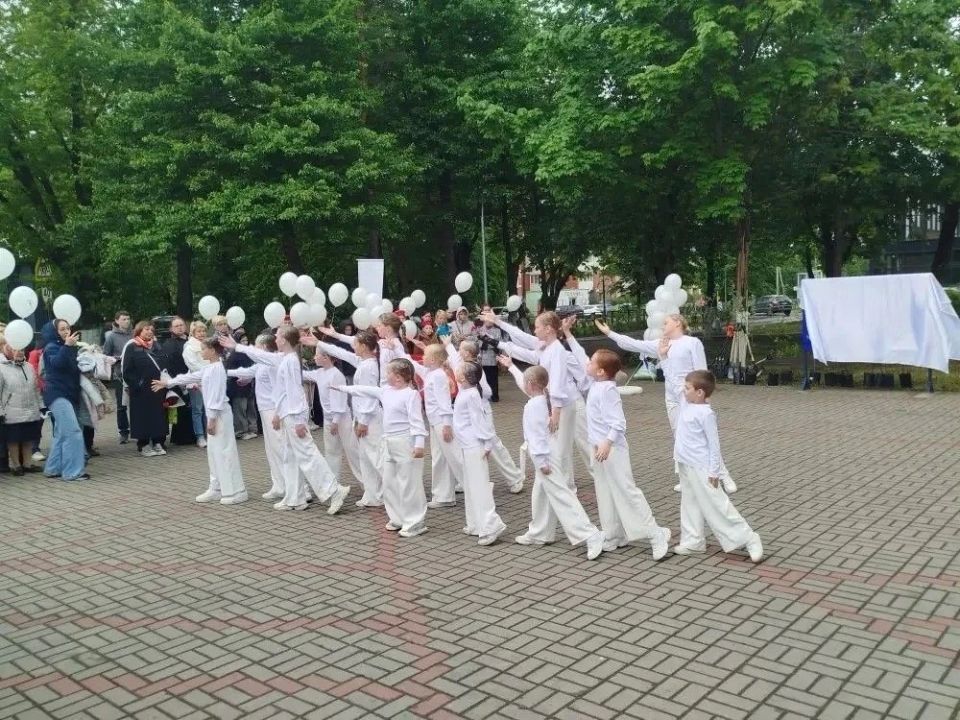 Коллектив следственного отдела по городу Тосно принял участие в открытии стенда памяти павшим воинам России в рамках Всероссийской акции «Дни белых журавлей» Коллектив следственного отдела по городу Тосно принял участие в открытии стенда памяти павшим воинам России в рамках Всероссийской акции «Дни белых журавлей»