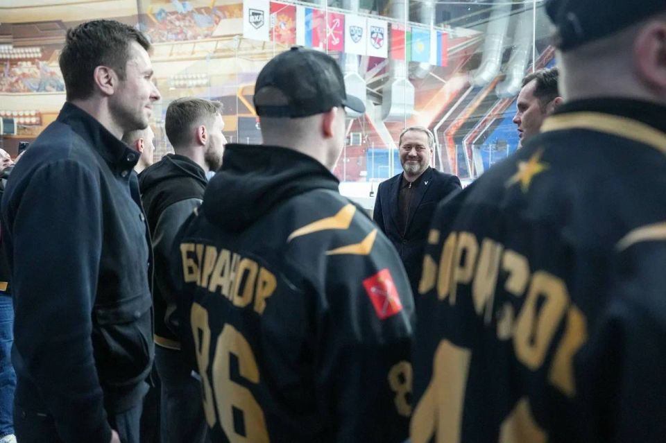 Впервые в истории турнира «Белые ночи» на лед вышли команды дивизиона «Следж-хоккей СВО» Впервые в истории турнира «Белые ночи» на лед вышли команды дивизиона «Следж-хоккей СВО»