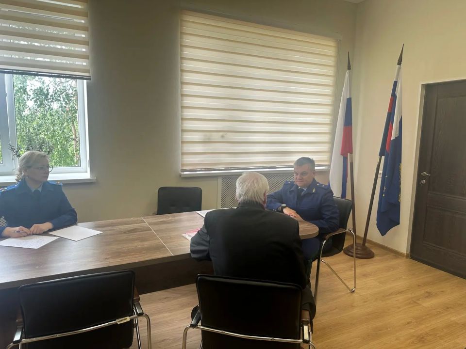 Прокурор Ленинградской области провёл приём граждан в городе Сосновый Бор Прокурор Ленинградской области провёл приём граждан в городе Сосновый Бор