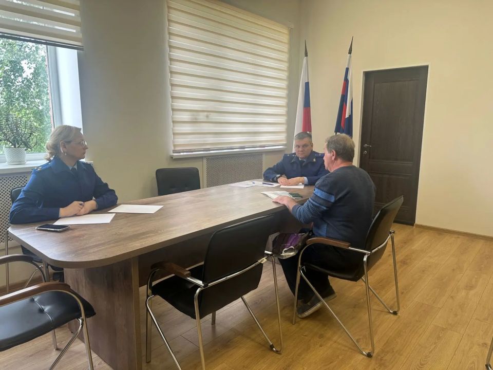 Прокурор Ленинградской области провёл приём граждан в городе Сосновый Бор Прокурор Ленинградской области провёл приём граждан в городе Сосновый Бор