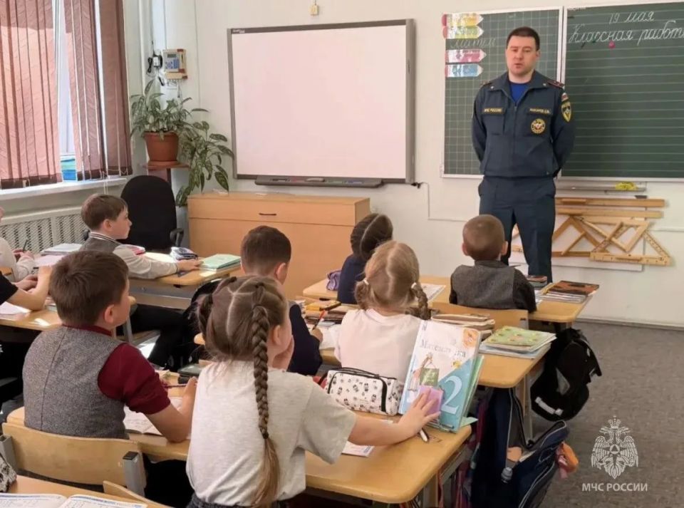 Впереди летние каникулы — самое долгожданное время для школьников всех возрастов: от первоклассников до выпускников Впереди летние каникулы — самое долгожданное время для школьников всех возрастов: от первоклассников до выпускников