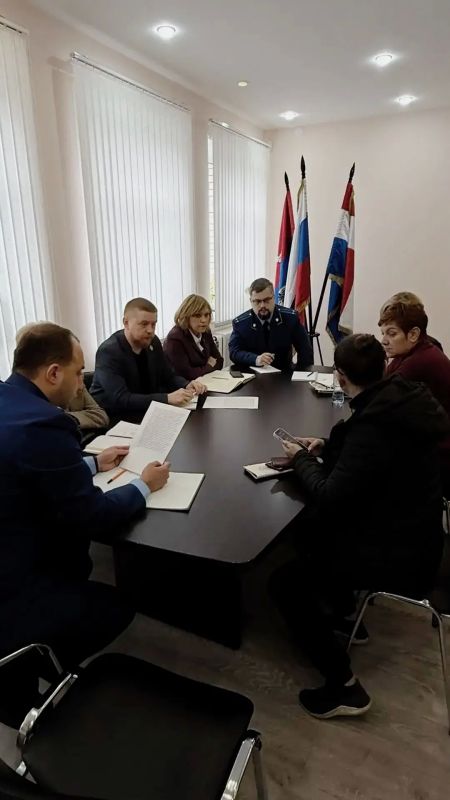 Приозерский городской прокурор Станислав Гузенко провел прием участников специальной военной операции и их семей в Плодовском сельском поселении