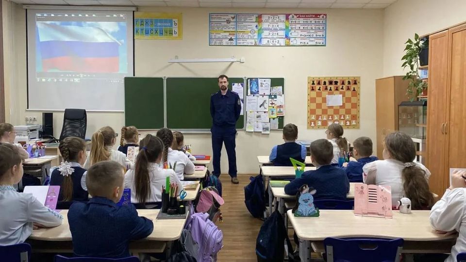 Старший следователь следственного отдела по городу Луге провел профилактическую беседу с учащимися школы