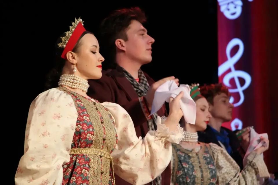 Ленинградская область в числе лучших: областной народный ансамбль танца «Фейерверк» победил в номинации «Традиции» среди регионов СЗФО и получил грант Минкультуры — 2 млн рублей Ленинградская область в числе лучших: областной народный ансамбль танца «Фейерверк» победил в номинации «Традиции» среди регионов СЗФО и получил грант Минкультуры — 2 млн рублей