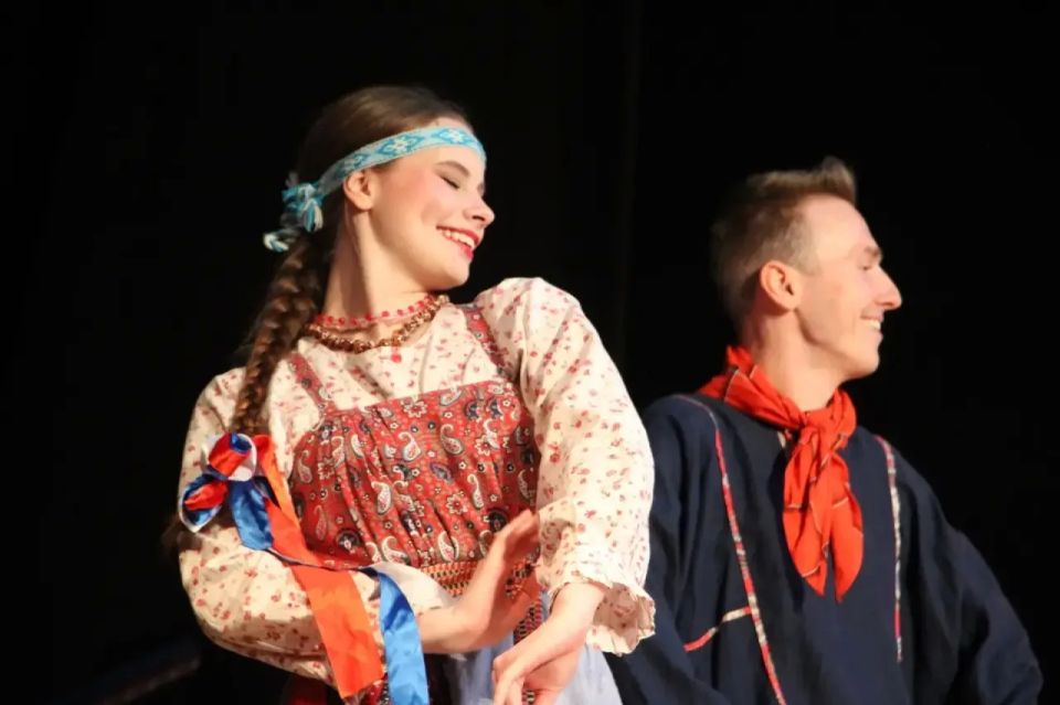 Ленинградская область в числе лучших: областной народный ансамбль танца «Фейерверк» победил в номинации «Традиции» среди регионов СЗФО и получил грант Минкультуры — 2 млн рублей Ленинградская область в числе лучших: областной народный ансамбль танца «Фейерверк» победил в номинации «Традиции» среди регионов СЗФО и получил грант Минкультуры — 2 млн рублей