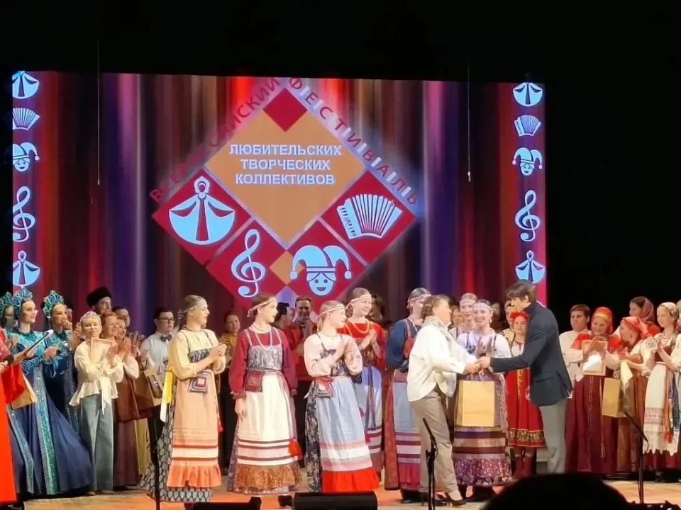 Ленинградская область в числе лучших: областной народный ансамбль танца «Фейерверк» победил в номинации «Традиции» среди регионов СЗФО и получил грант Минкультуры — 2 млн рублей Ленинградская область в числе лучших: областной народный ансамбль танца «Фейерверк» победил в номинации «Традиции» среди регионов СЗФО и получил грант Минкультуры — 2 млн рублей