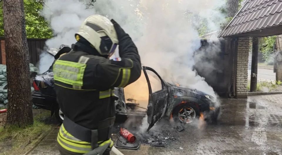 ВОЗГОРАНИЕ АВТОМОБИЛЯ. г. Всеволожск, ул. Гоголя ВОЗГОРАНИЕ АВТОМОБИЛЯ. г. Всеволожск, ул. Гоголя