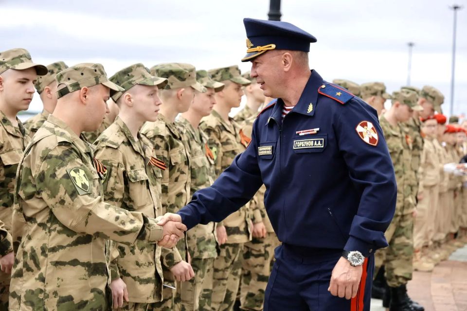 На службу в 33-ю бригаду оперативного назначения Северо-Западного округа Росгвардии проводил архангельских юношей начальник Управления Росгвардии по Архангельской области генерал-майор полиции Андрей Горбунов На службу в 33-ю бригаду оперативного назначения Северо-Западного округа Росгвардии проводил архангельских юношей начальник Управления Росгвардии по Архангельской области генерал-майор полиции Андрей Горбунов