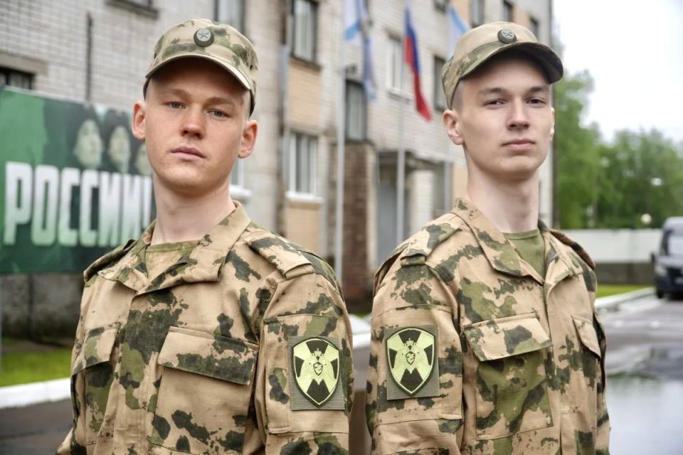 На службу в 33-ю бригаду оперативного назначения Северо-Западного округа Росгвардии проводил архангельских юношей начальник Управления Росгвардии по Архангельской области генерал-майор полиции Андрей Горбунов На службу в 33-ю бригаду оперативного назначения Северо-Западного округа Росгвардии проводил архангельских юношей начальник Управления Росгвардии по Архангельской области генерал-майор полиции Андрей Горбунов