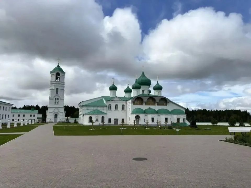 Правнучка художника Поленова впервые посетила родовые места в Ленобласти Правнучка художника Поленова впервые посетила родовые места в Ленобласти