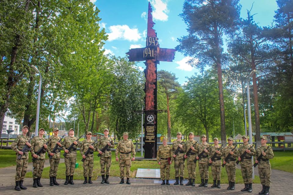 В дислоцированном в Ленинградской области Центре подготовки личного состава Северо-Западного округа Росгвардии приняли присягу юноши, призванные из Санкт-Петербурга, Волгоградской области и Республики Дагестан В дислоцированном в Ленинградской области Центре подготовки личного состава Северо-Западного округа Росгвардии приняли присягу юноши, призванные из Санкт-Петербурга, Волгоградской области и Республики Дагестан