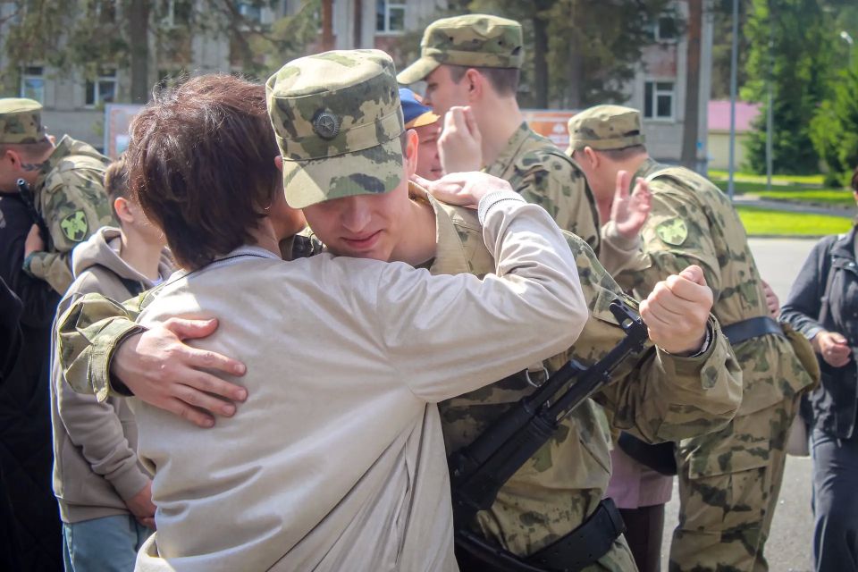 В дислоцированном в Ленинградской области Центре подготовки личного состава Северо-Западного округа Росгвардии приняли присягу юноши, призванные из Санкт-Петербурга, Волгоградской области и Республики Дагестан В дислоцированном в Ленинградской области Центре подготовки личного состава Северо-Западного округа Росгвардии приняли присягу юноши, призванные из Санкт-Петербурга, Волгоградской области и Республики Дагестан