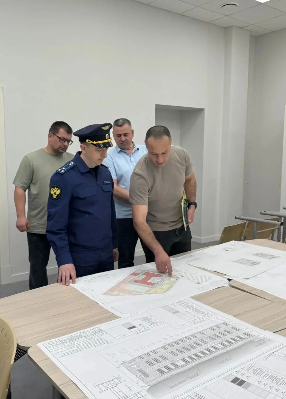 Гатчинский городской прокурор проверил ход капитального ремонта в районной школе Гатчинский городской прокурор проверил ход капитального ремонта в районной школе