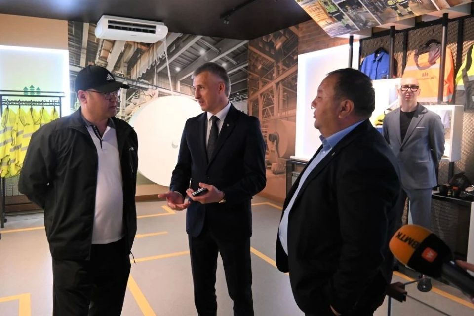Комитет по внешним связям 47-го региона в первый день ПМЭФ-2026 начал работу с иностранными участниками на стенде Ленинградской области Комитет по внешним связям 47-го региона в первый день ПМЭФ-2026 начал работу с иностранными участниками на стенде Ленинградской области