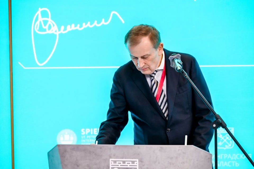 Александр Дрозденко: Каждая минута на ПМЭФ приносит нам новые инвестиции и проекты Александр Дрозденко: Каждая минута на ПМЭФ приносит нам новые инвестиции и проекты