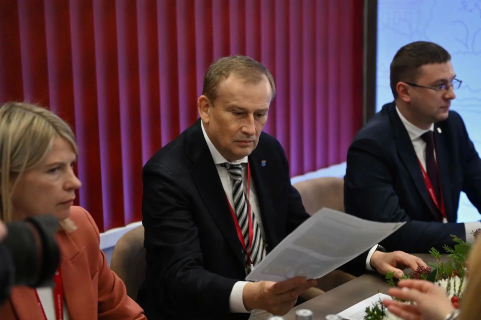 Александр Дрозденко: Каждая минута на ПМЭФ приносит нам новые инвестиции и проекты Александр Дрозденко: Каждая минута на ПМЭФ приносит нам новые инвестиции и проекты