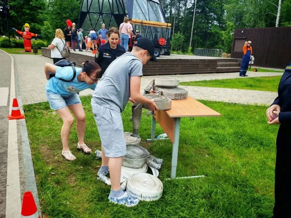 В городском парке «Батарейная гора» в Выборге прошла масштабная профилактическая акция по пожарной безопасности, организованная ГКУ «Леноблпожспас» при поддержке Комитета правопорядка и безопасности Ленинградской области В городском парке «Батарейная гора» в Выборге прошла масштабная профилактическая акция по пожарной безопасности, организованная ГКУ «Леноблпожспас» при поддержке Комитета правопорядка и безопасности Ленинградской области