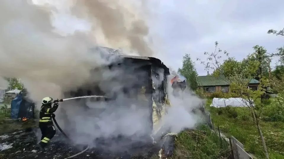 За прошедшие сутки подразделения территориального пожарно-спасательного гарнизона Ленинградской области реагировали на 16 оперативных событий: За прошедшие сутки подразделения территориального пожарно-спасательного гарнизона Ленинградской области реагировали на 16 оперативных событий: