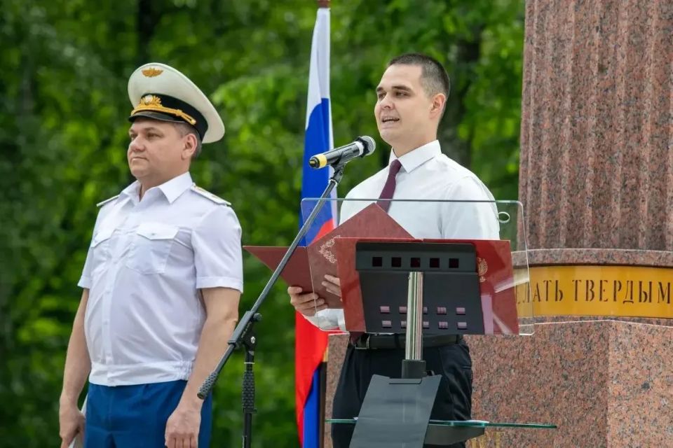 Торжественное принятие присяги молодыми специалистами прокуратуры Ленинградской области Торжественное принятие присяги молодыми специалистами прокуратуры Ленинградской области
