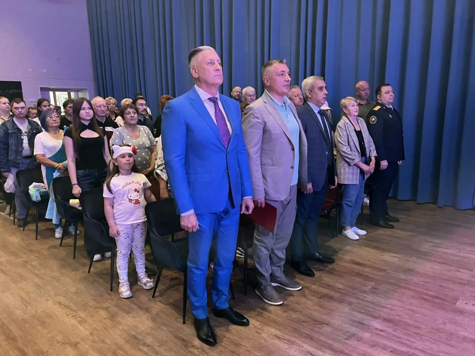 Вице-губернатор Ленобласти Олег Малащенко принял участие в праздновании Дня России в Луге Вице-губернатор Ленобласти Олег Малащенко принял участие в праздновании Дня России в Луге