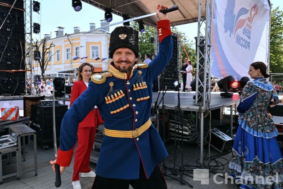В Гатчине отпраздновали День России - фоторепортаж В Гатчине отпраздновали День России - фоторепортаж